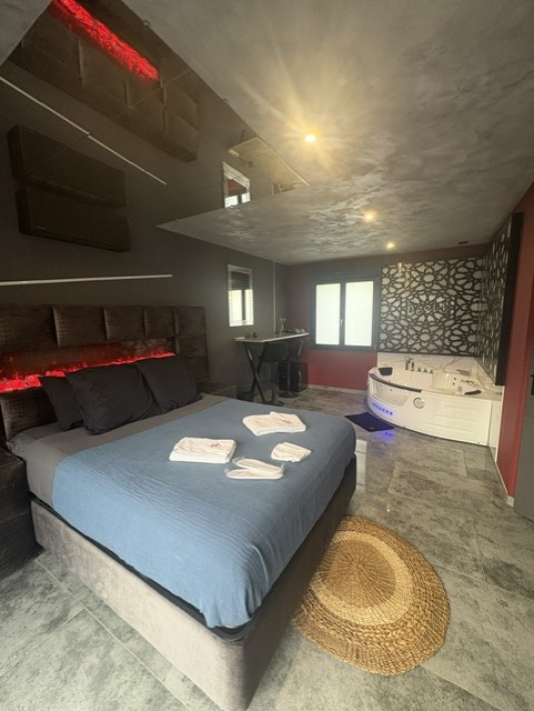 Verrière panoramique et espace lounge