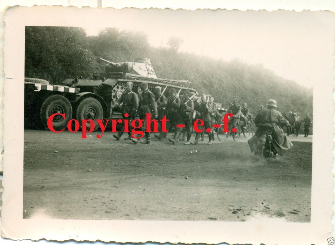 Panzer III  auf TIEFLADE-ANHÄNGER - FRANKREICH