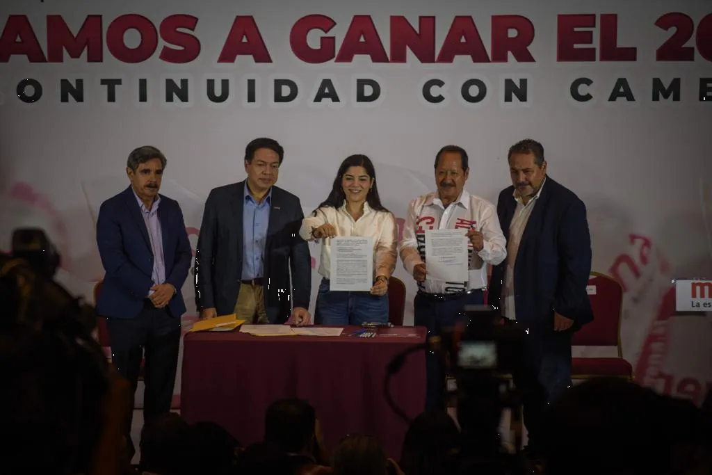 Diputado Leonel Godoy entrega  registro de Adán Augusto