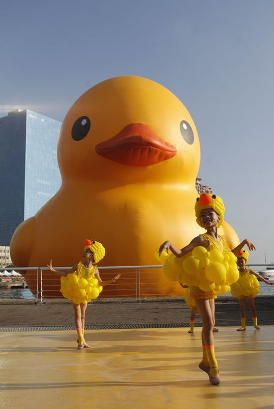 yellowduclie.jpg