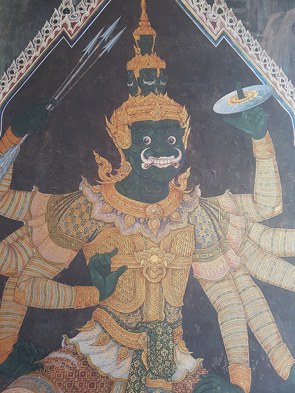 0.18-800px-Emerald_Buddha_Temple_-_2017-06-11_(043)