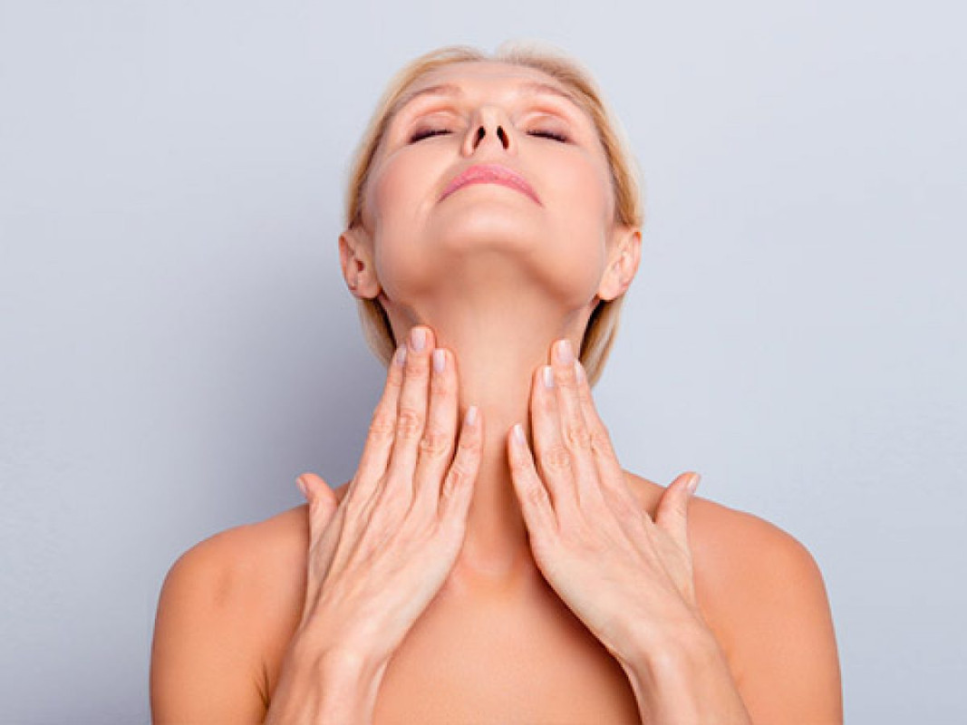 Elimina la papada con este truco viral de TikTok en 5 minutos