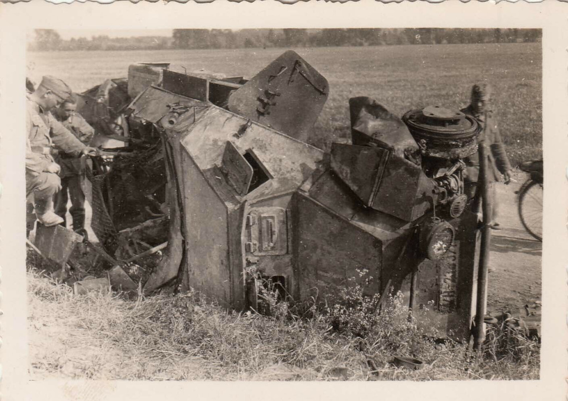 Frankreich zerstörter duetscher Spähwagen