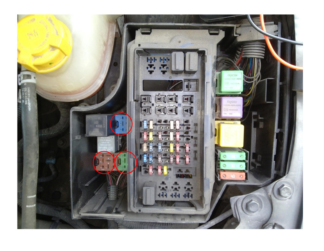 Page 1 - Imagen Caja de Fusibles y Relays Corsa 