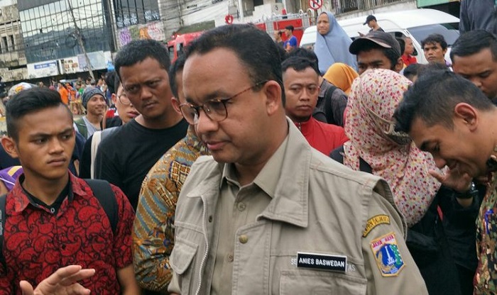 Gubernur DKI Jakarta Anies Baswedan di Kampung Pulo, Kelurahan Kampung Melayu, Jatinegara, Jakarta Timur, Kamis (2/1/2020).