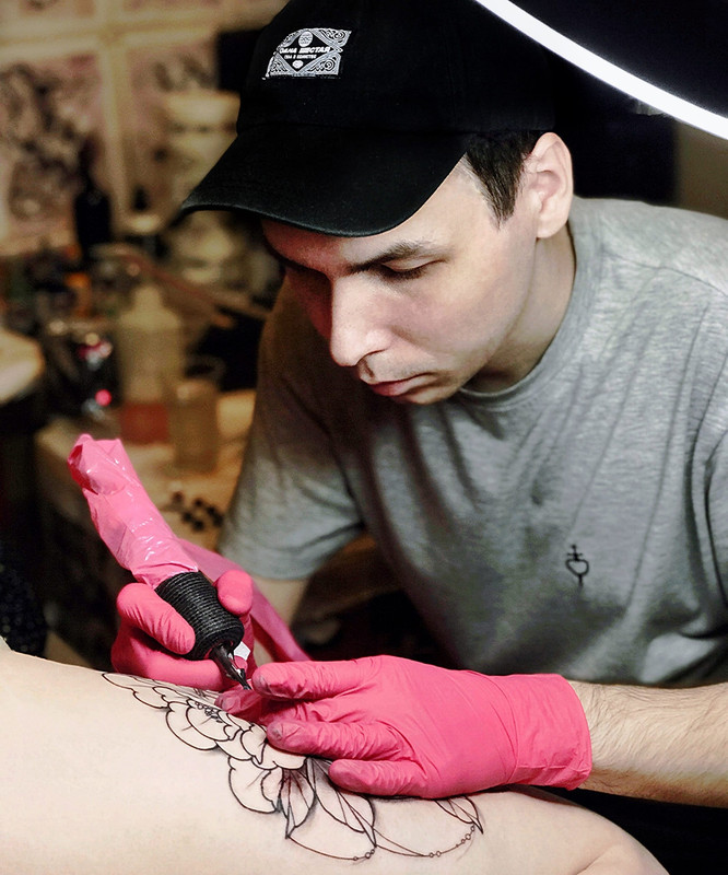 Процесс создания татуировки