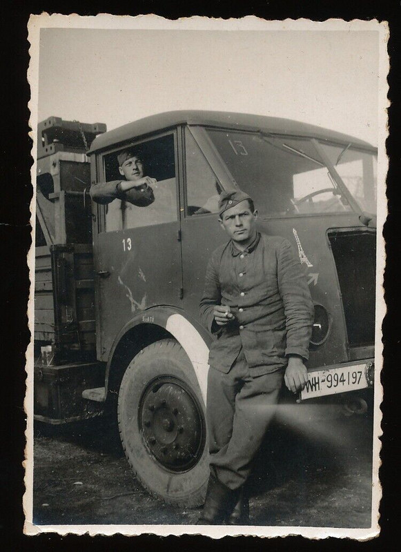 Foto - Heer LKW mit Kennung Abzeichen Eiffelturm im Osten (1)