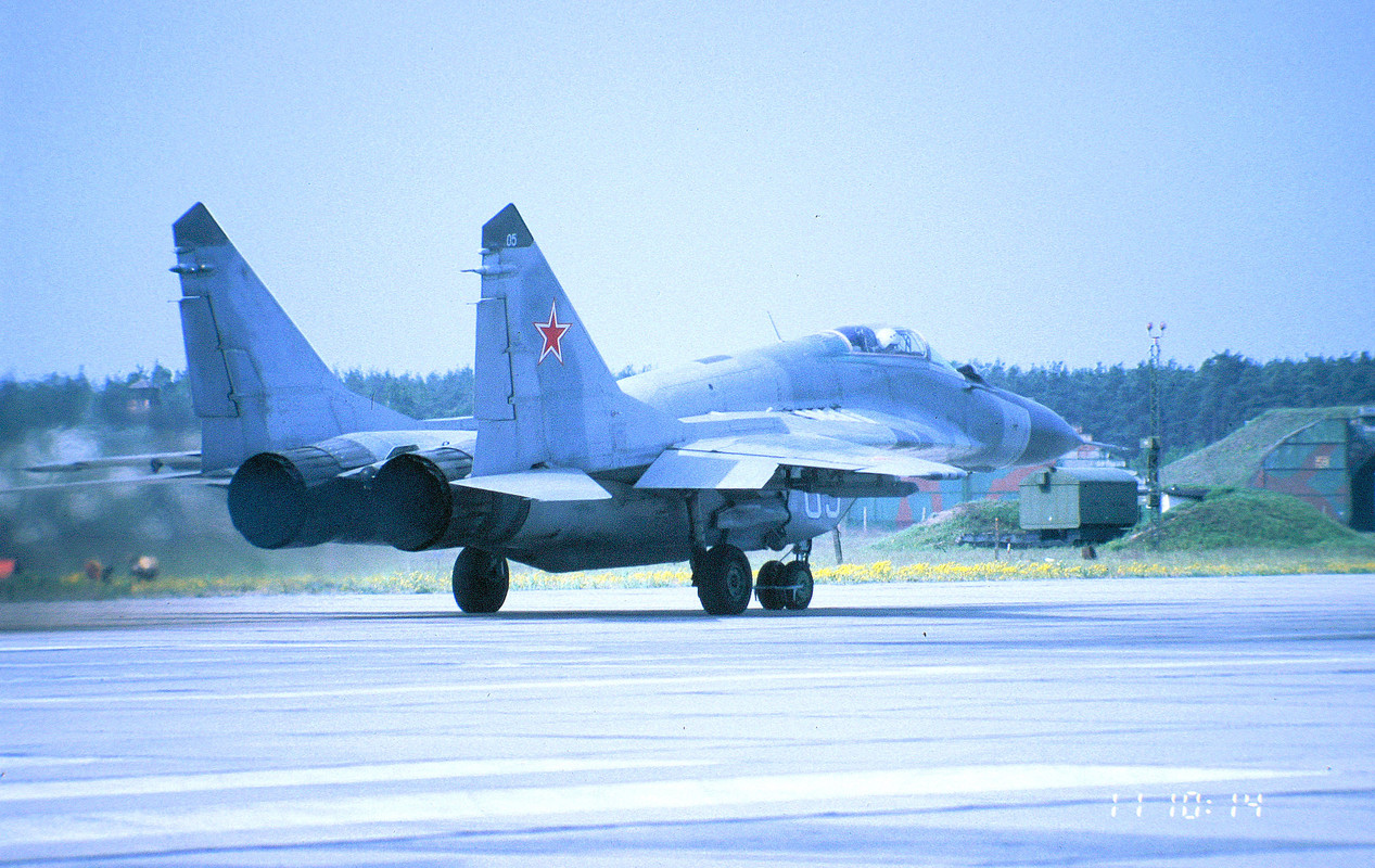 787. IAP, Mig-29 05 white (3)