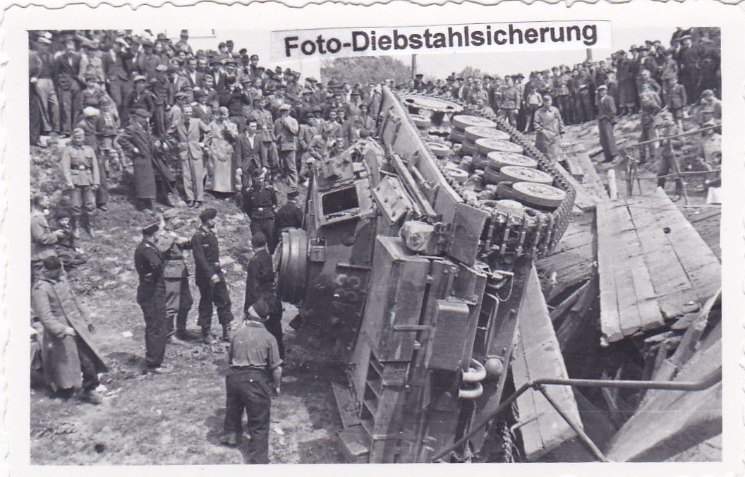Foto Panzer PzKpfw III Tank Turmnummer 133 Brück