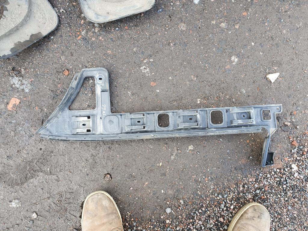 Кронштейн крепления переднего бампера