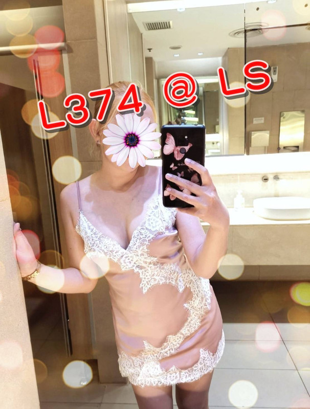 1828572