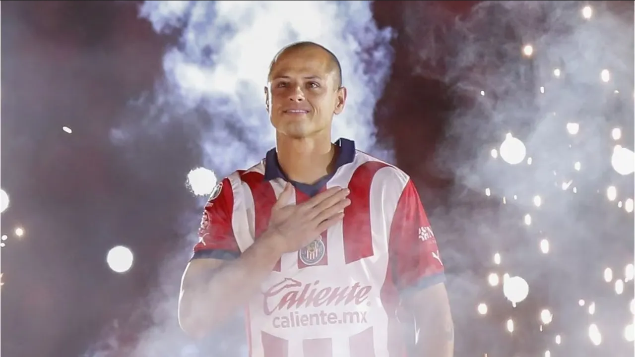 Tras goleada de Cruz Azul a Chivas, así reaccionó el Chicharito Hernández