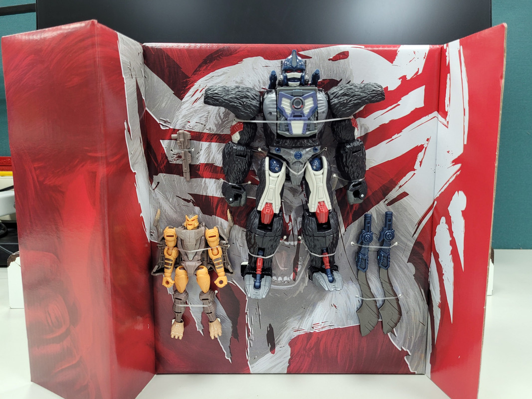Netflix-War-For-Cybertron-Optimus-Primal-Rattrap-03