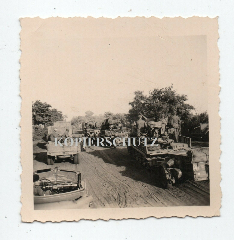 Russland Vorm. SDkfz LKW Halbkette Flak Geschütz Kämpfer Plane Tarn Camo