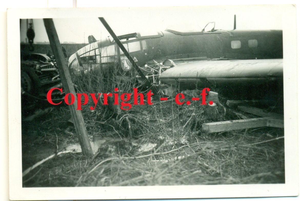 FOTO - FLUGZEUG - He 111 mit STAFFELWAPPEN - LÖW