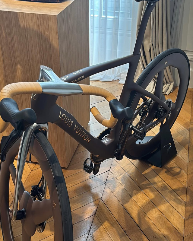 louisvuitton-SS27-included-a-bicycle-made-with-pinarello-official-and-pharrell-Of-course-if-(1)