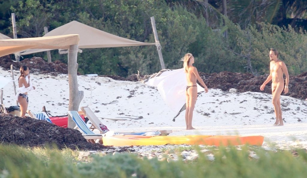 Candice-Swanepoel-Sexy-Topless-Nude-The-Fappening-Blog-com-25-1024