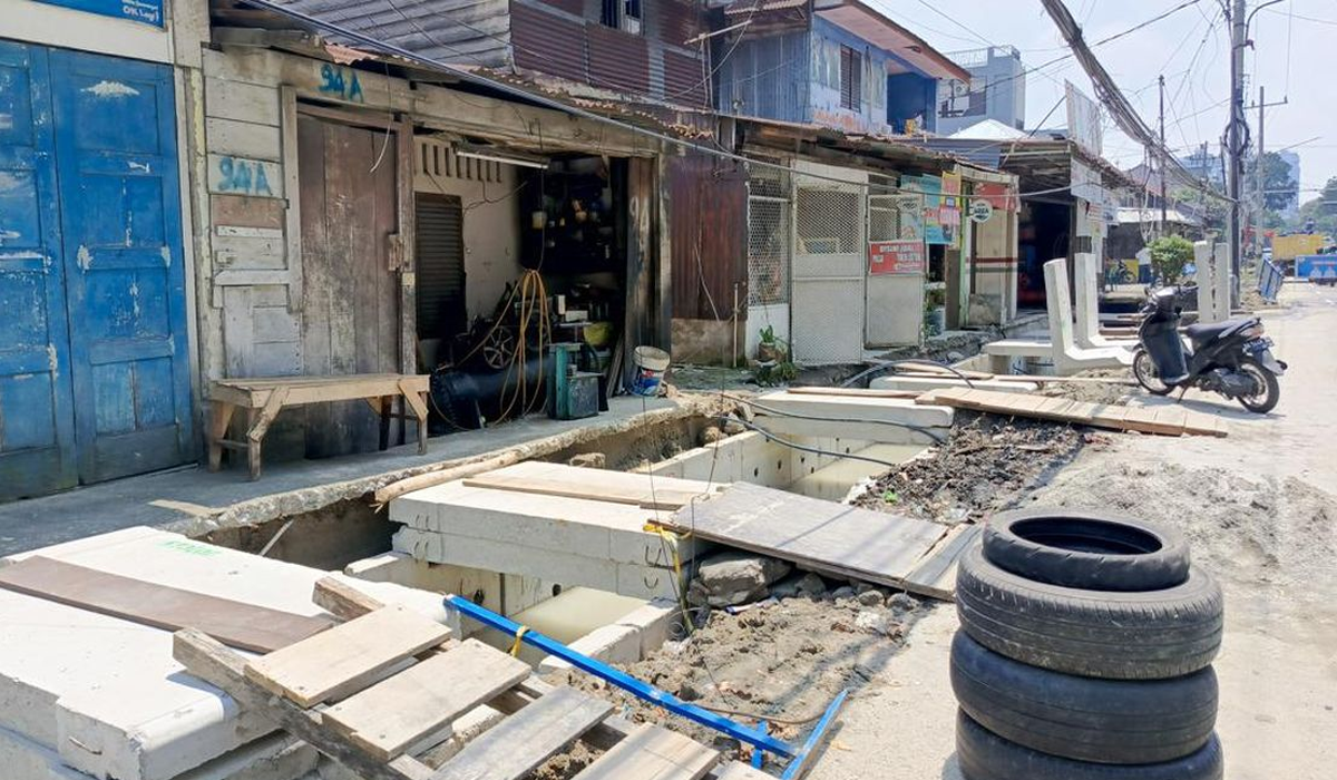 Proyek Drainase Terbengkalai, Warga Medan Keluhkan Akses & Keselamatan