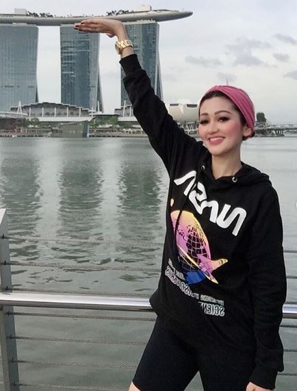Nana ketika di Singapura