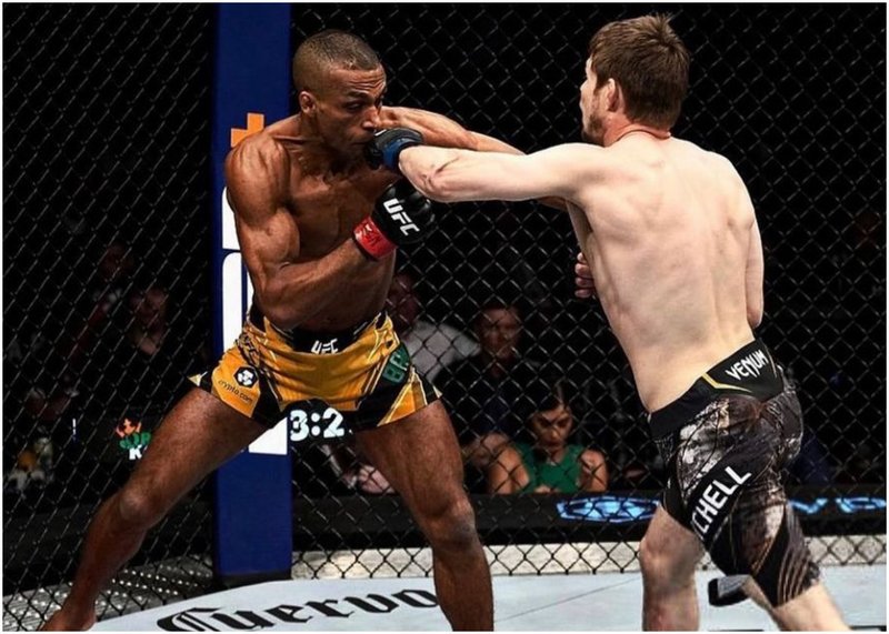 Брайс Мичъл с чудовищна доминация над Едсон Барбоса