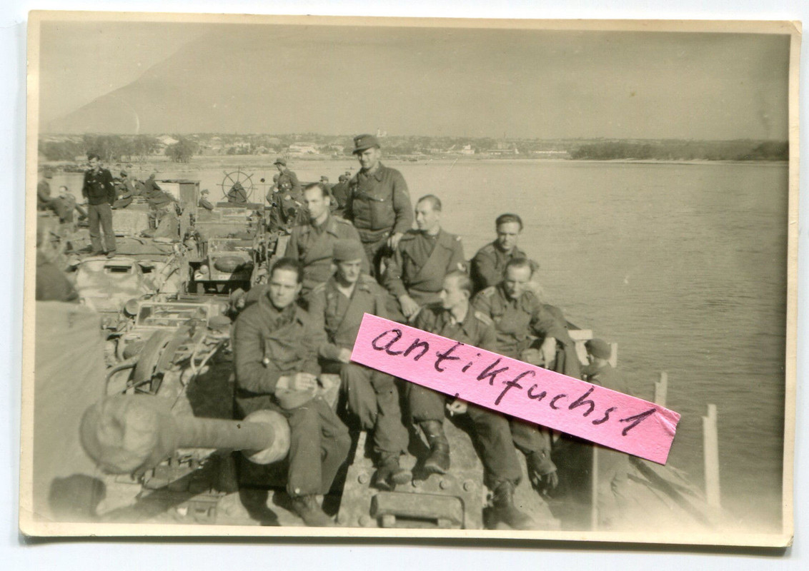 Panzer-Sturmgeschütz von Karl Buckel und Kübel und SPW 1944