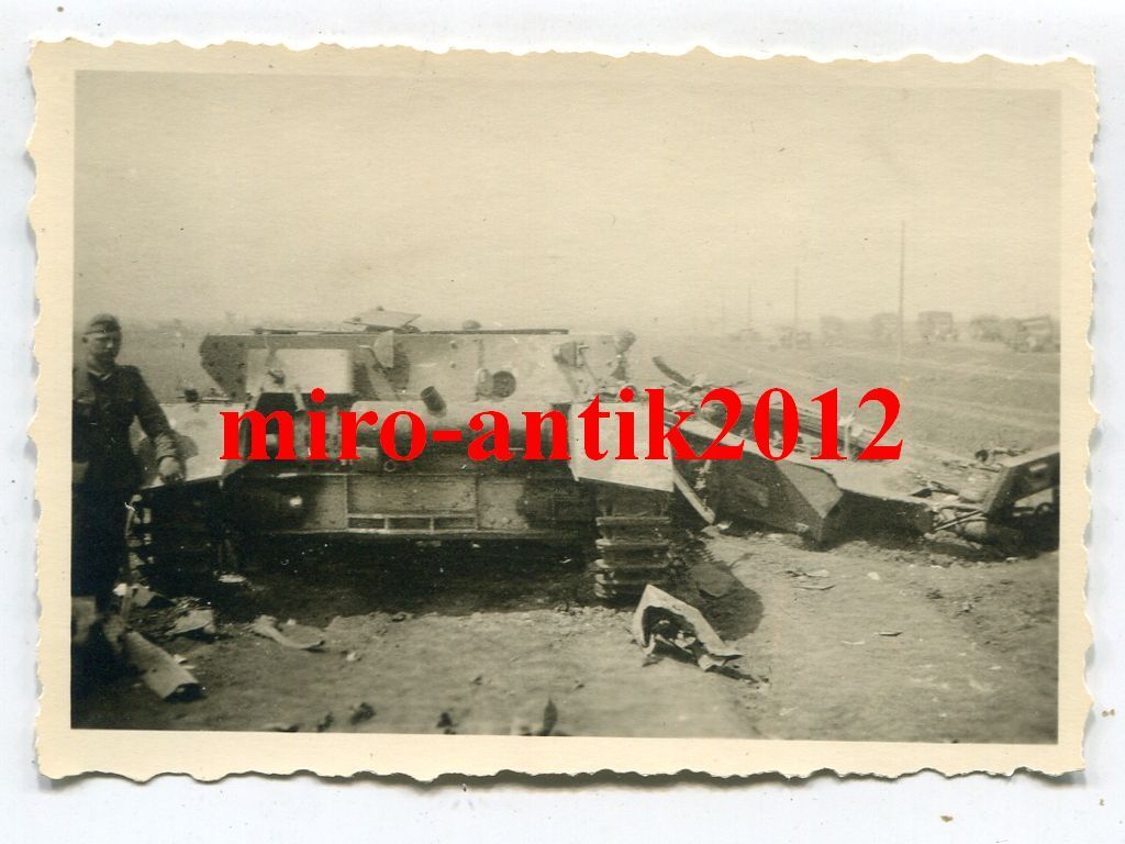 Foto, Wehrmacht, zerstörter Panzer der Russen, N
