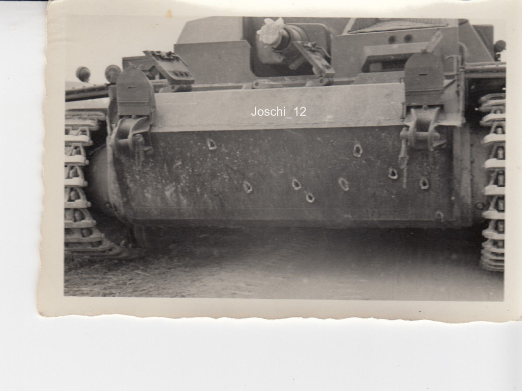 Foto   STUG Einschusslöcher