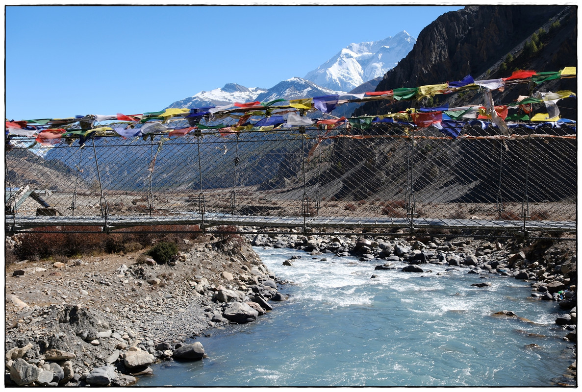Trekking en Nepal: Annapurna Circuit y Mardi Himal - Blogs de Nepal - AC día 6: Bhraka (3500 m) a Manang (3570 m) (16)