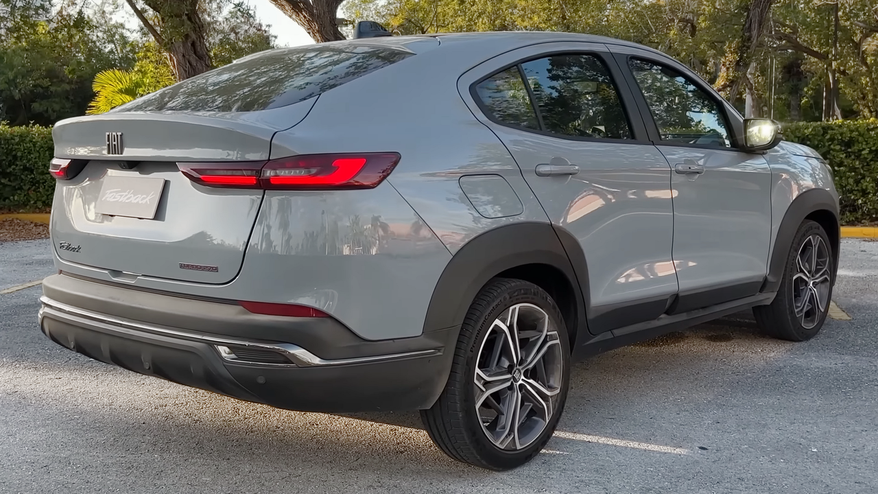 2023-Fiat-Fastback-(Colombia)-rear-view.png