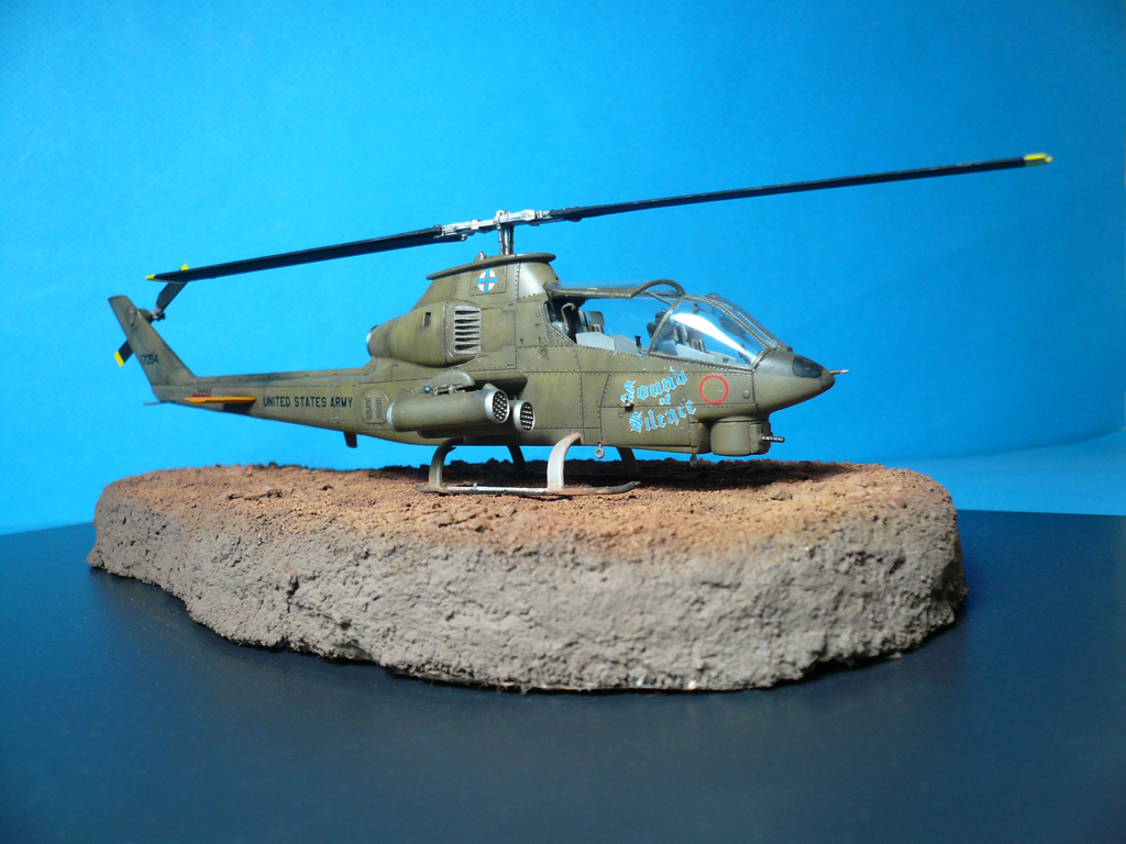 AH-1-G-Cobra2-MC20.jpg