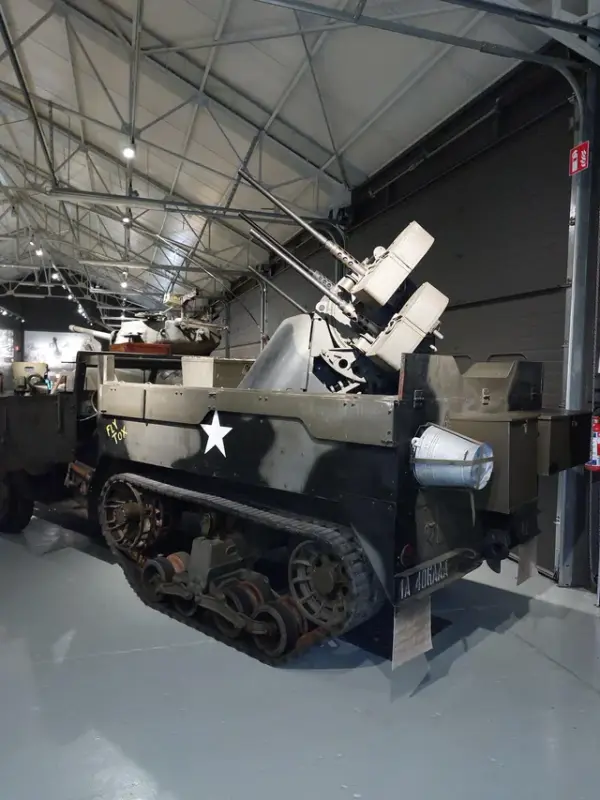 Chars et blindes dans les musees-divers - Page 22 A-few-more-tanks-and-other-wheeled-vehicles-from-the-v0-f5m9bb5d6k5c1