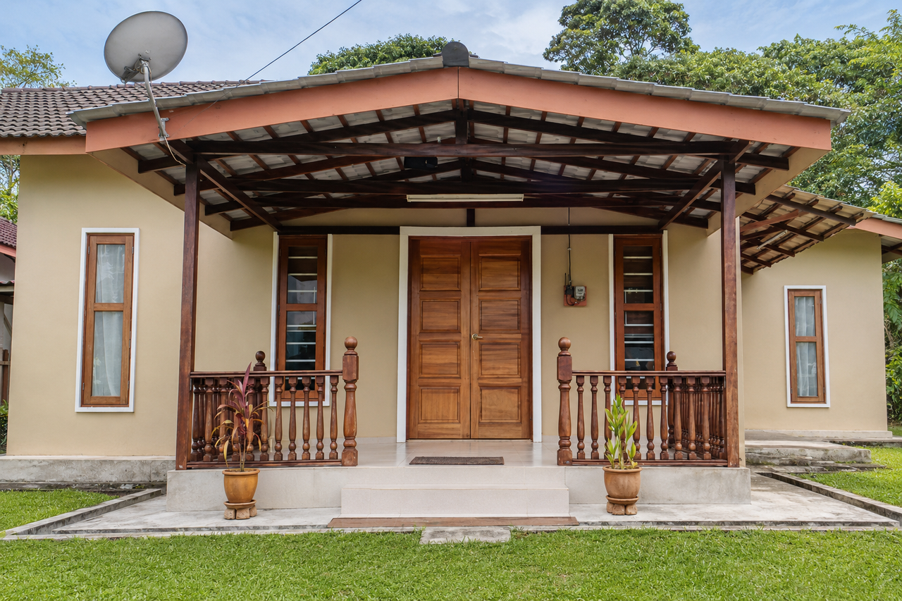 Pandangan sebenar bahagian hadapan Homestay Tok Ayah di Kampung Pelegong, Labu