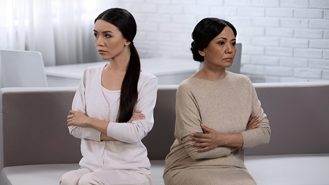 Sulit Akrab Dengan Mertua? Ini Alasan dan Solusi Bangun Harmoni Keluarga