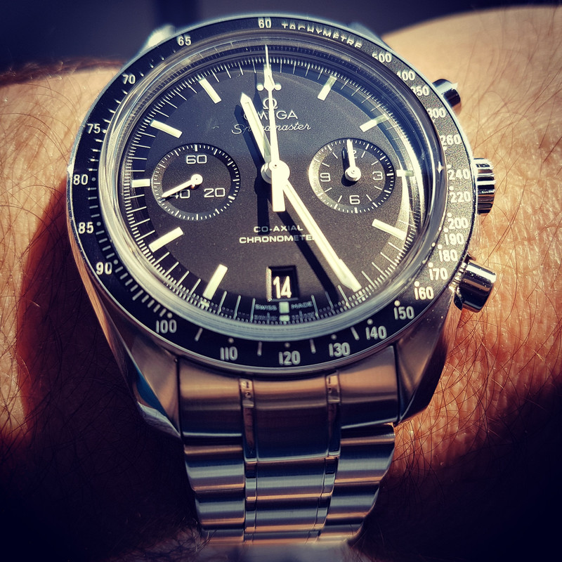 Omega Speedmaster Moonwatch Co-Axial Chronograph 44.25 mm Cal. 9300 (2)