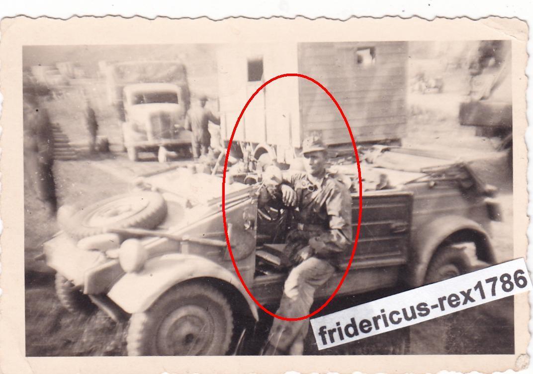 Foto elitesoldat VW Kübel typ 82 Sturmgeschütz 1.Stug Abt der 1.