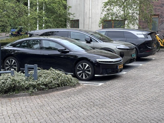 20260506-lucid-air-en-gravity-buiten.jpg