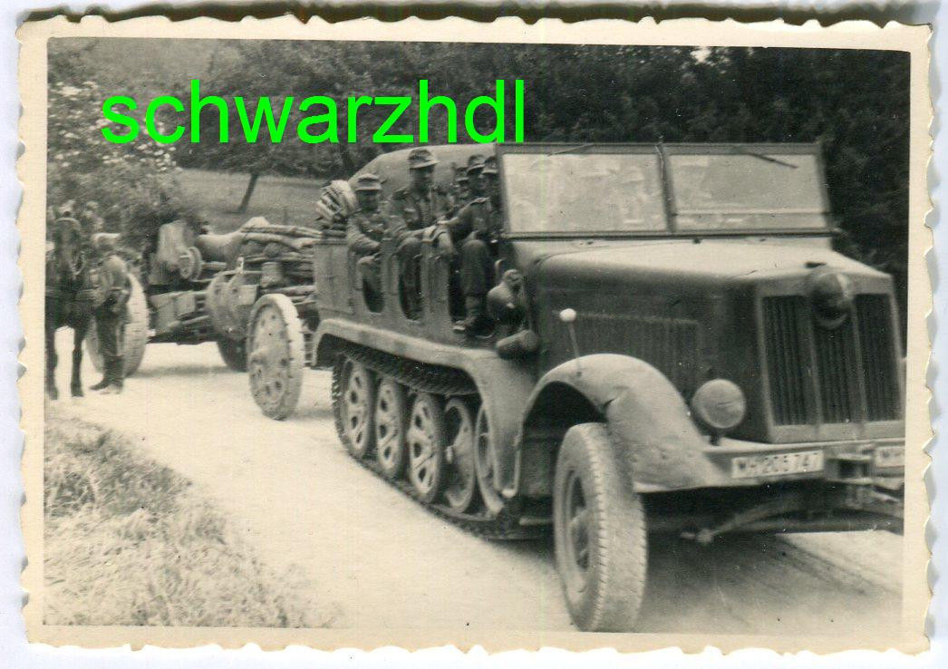 Foto Halbkette Halbkettenfahrzeug mit angehängte