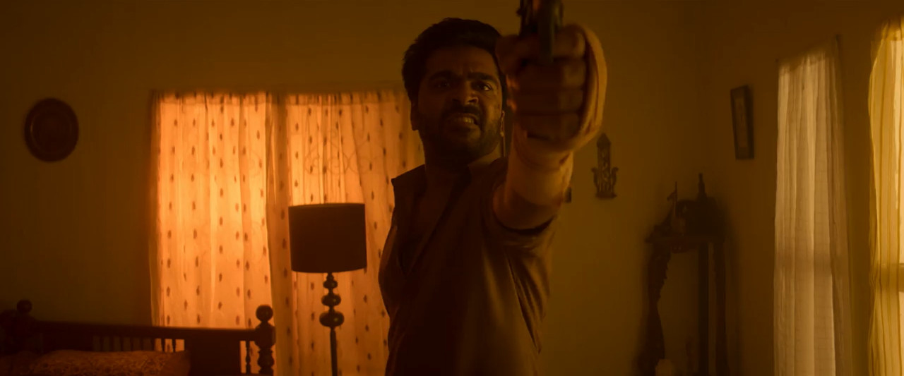 Vendhu Thanindhathu Kaadu 2022 WebRip [Hindi + Tamil] 480p 720p ESub Screenshot