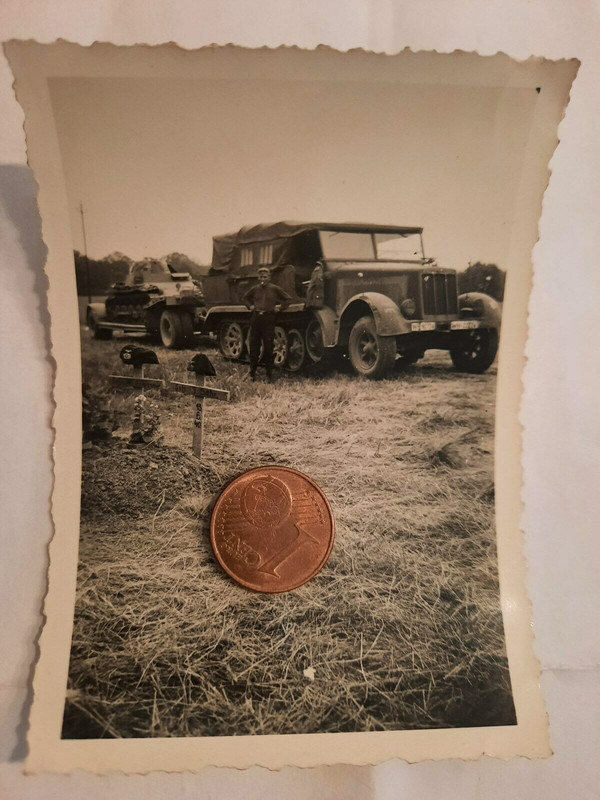 Foto Fahrzeug SDKFZ Kettenfahrzeug Anhänger Grab Panzer Nummernschild WH 2 WK