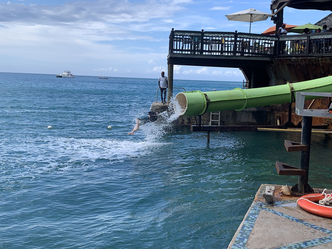 B866FD2A-62EF-437F-80D7-0E10CE46043C