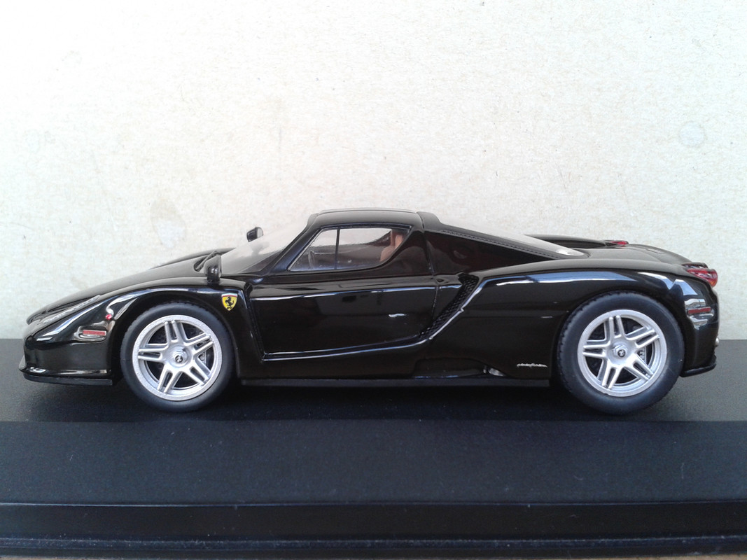 2002 Ferrari Enzo (Hot Wheels Elite) (17)