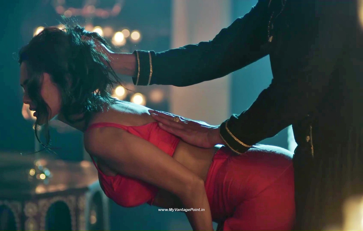 9Esha Gupta Hot in Aashram Web Series