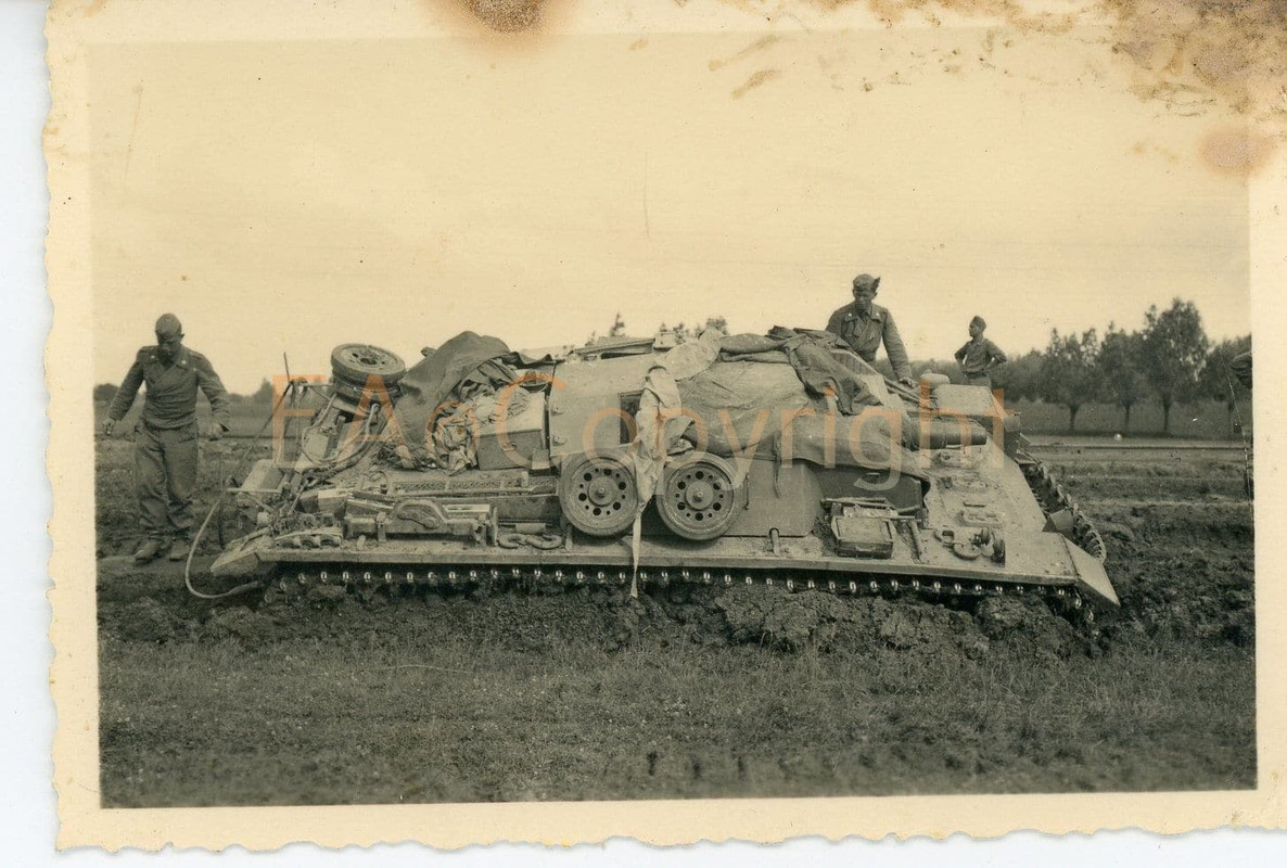 Sturmgeschütz Tank Panzer StuG Russland Foto2