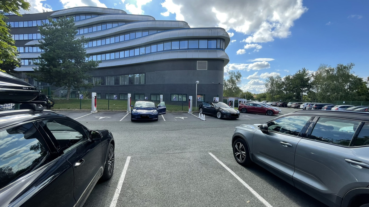 AEB4F39D-3FFF-4B16-A2A1-3EDC718EA7E9_1_201_a