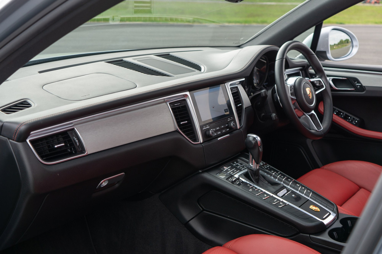 2017 porsche macan 6a02f5701c7bb