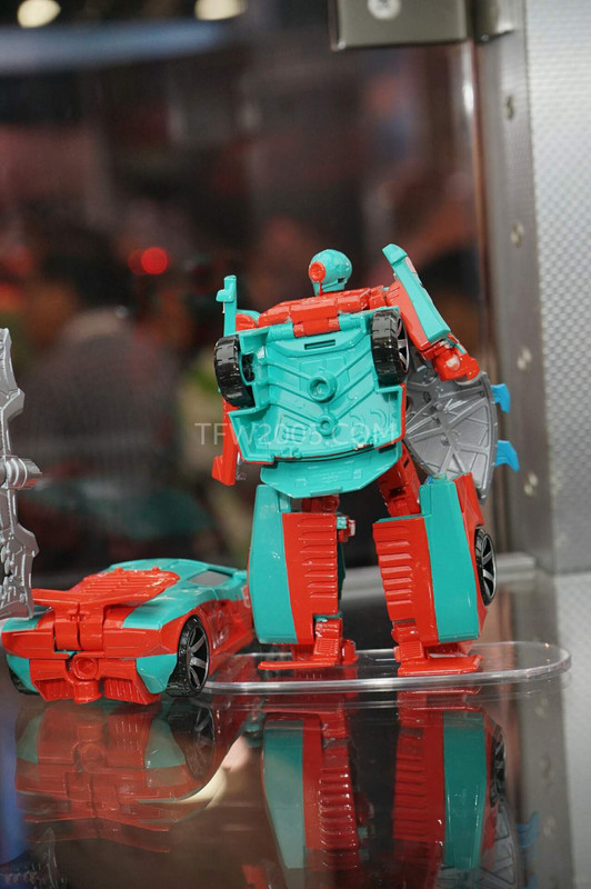 SDCC2015-Hasbro-Case-Transformers-Combiner-Wars-