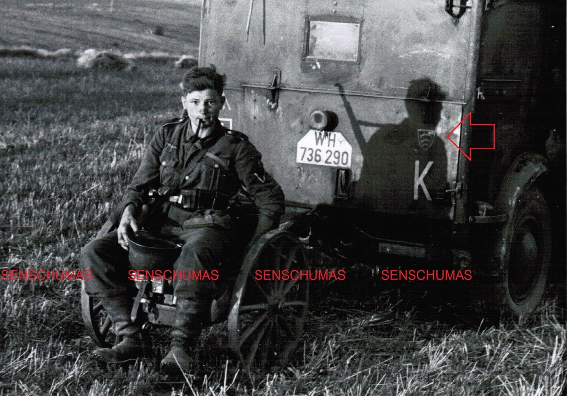 Grenadier auf Karren mit Pkw. 25. Infanterie-Division ( mot ) Russland 1941.