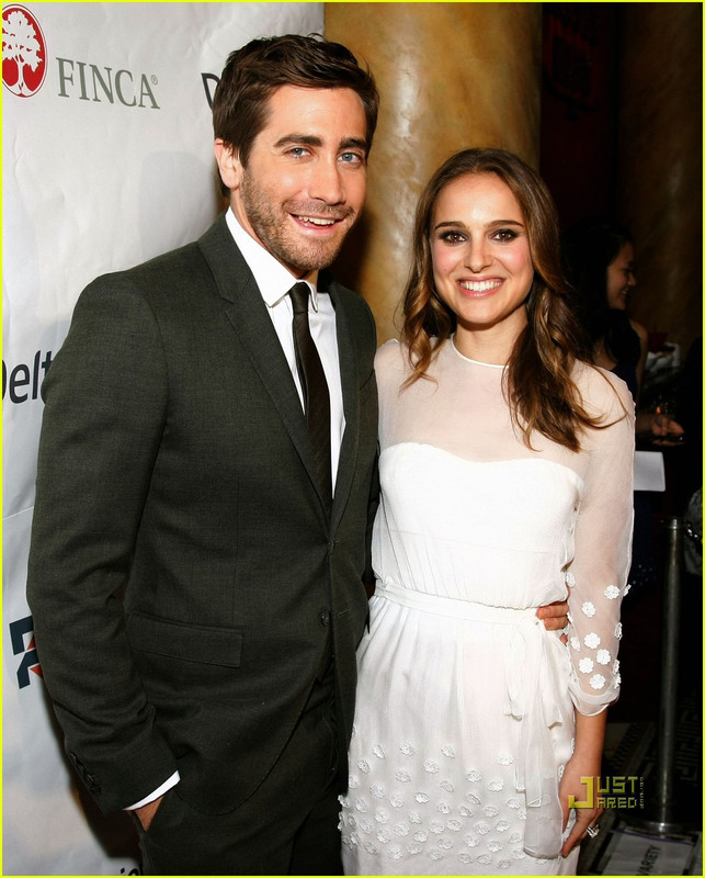 Photo of Natalie Portman  & her friend Jake Gyllenhaal