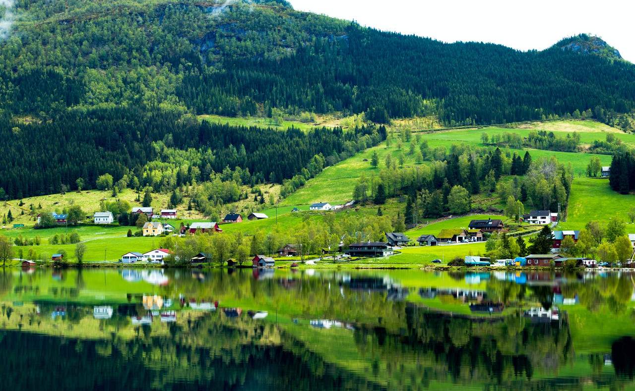 greengarssfieldlake.jpg