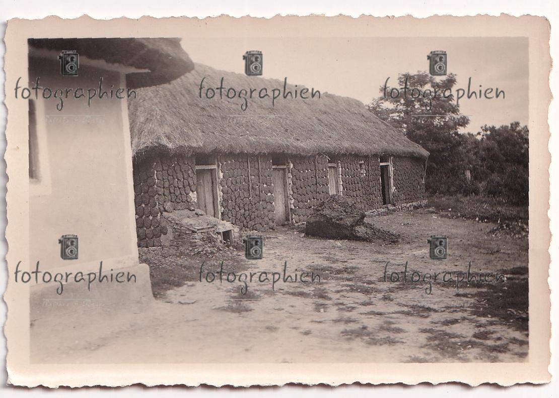 org. Foto Ukraine Bevölkerung Haus Hütte 1941.